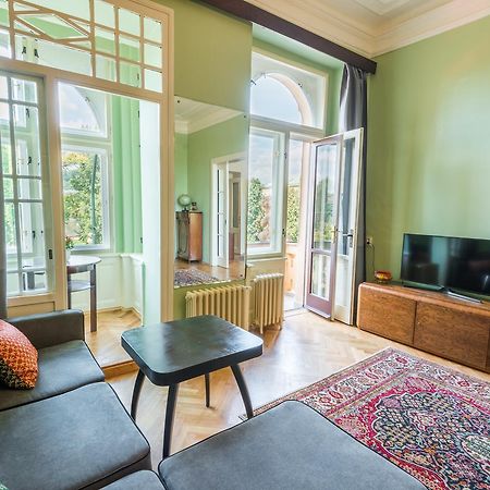 Riverside Apartment With A Balcony Πράγα Εξωτερικό φωτογραφία