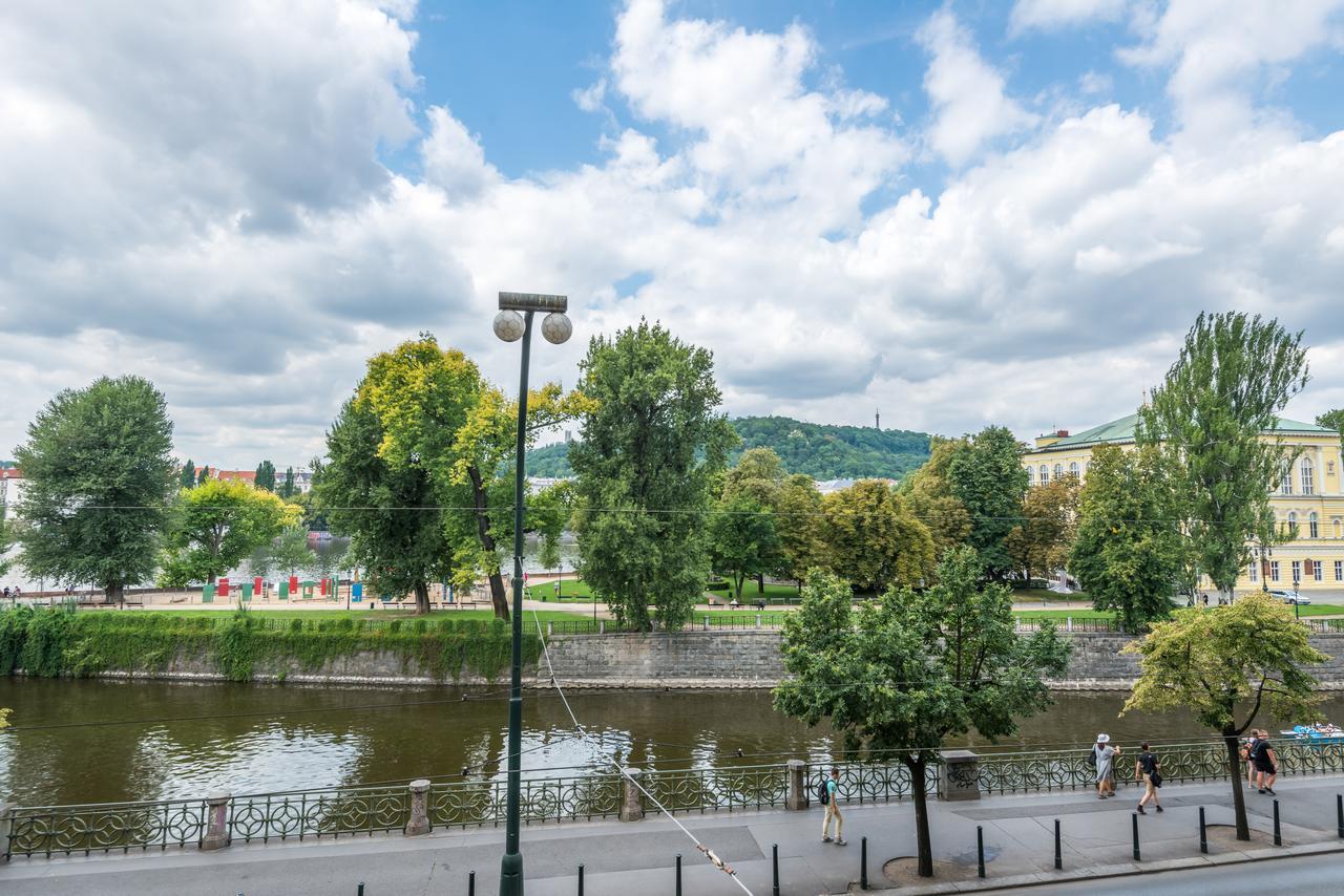 Riverside Apartment With A Balcony Πράγα Εξωτερικό φωτογραφία
