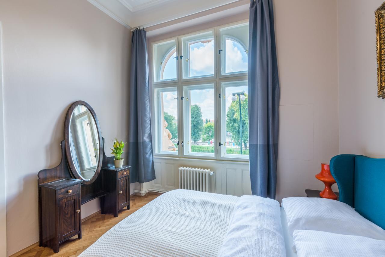 Riverside Apartment With A Balcony Πράγα Εξωτερικό φωτογραφία