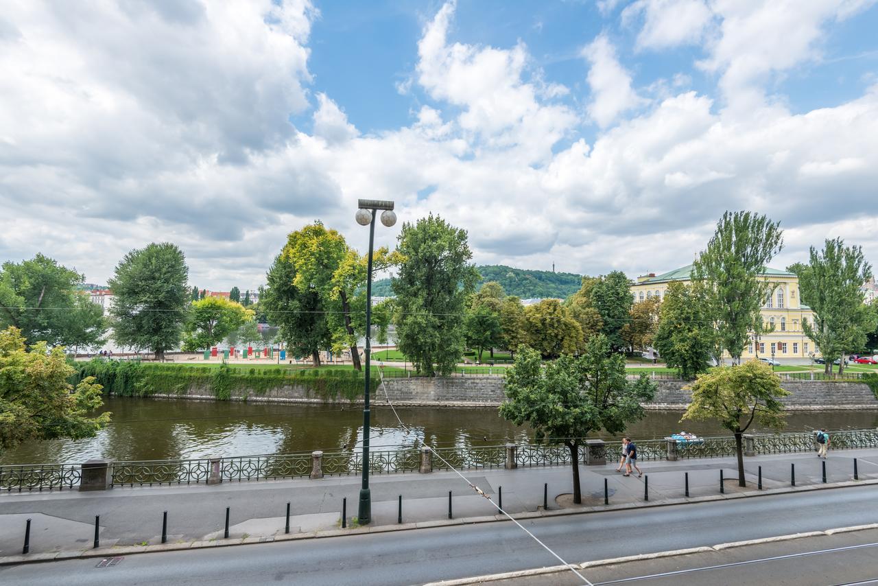 Riverside Apartment With A Balcony Πράγα Εξωτερικό φωτογραφία